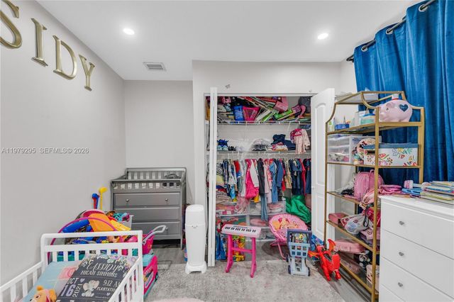 9900 S Grand Duke Cir, Tamarac, FL 33321