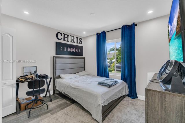 9900 S Grand Duke Cir, Tamarac, FL 33321