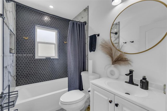 9900 S Grand Duke Cir, Tamarac, FL 33321