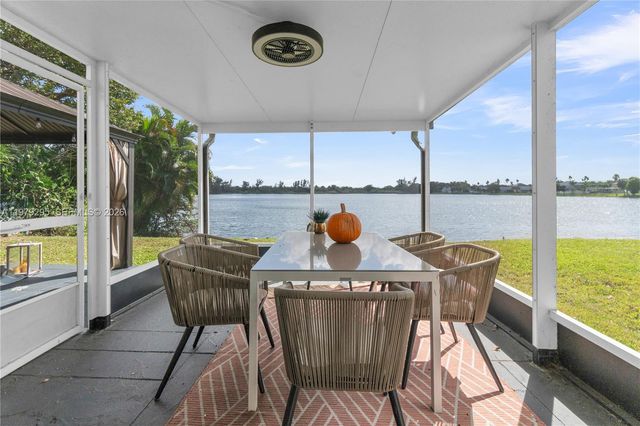 9900 S Grand Duke Cir, Tamarac, FL 33321