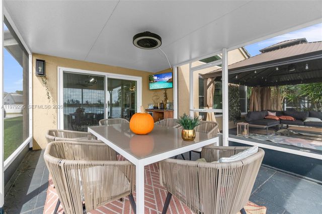 9900 S Grand Duke Cir, Tamarac, FL 33321