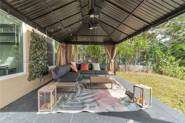 9900 S Grand Duke Cir, Tamarac, FL 33321