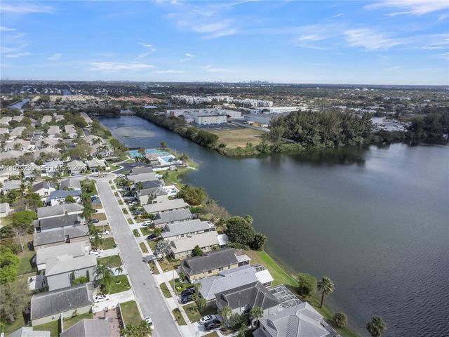 9900 S Grand Duke Cir, Tamarac, FL 33321