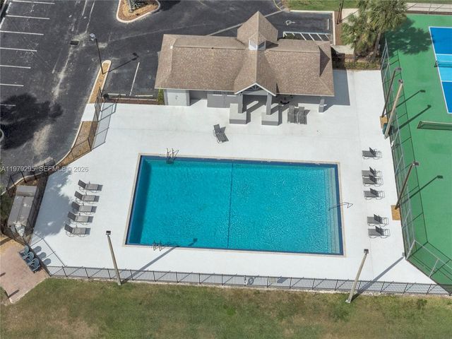 9900 S Grand Duke Cir, Tamarac, FL 33321