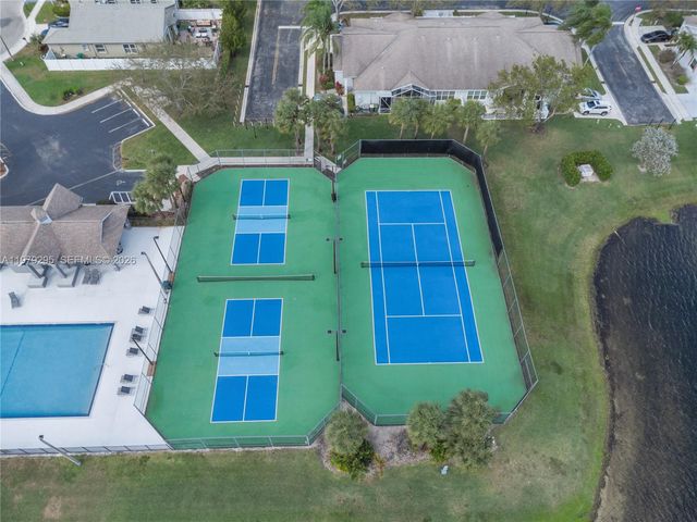 9900 S Grand Duke Cir, Tamarac, FL 33321