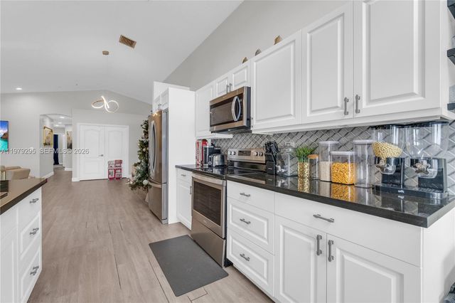 9900 S Grand Duke Cir, Tamarac, FL 33321