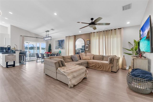 9900 S Grand Duke Cir, Tamarac, FL 33321