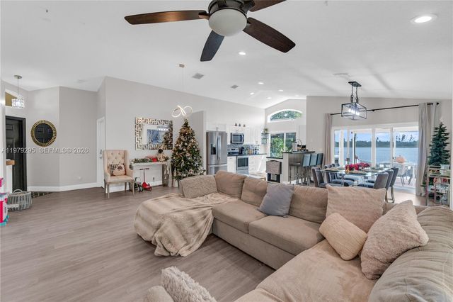 9900 S Grand Duke Cir, Tamarac, FL 33321