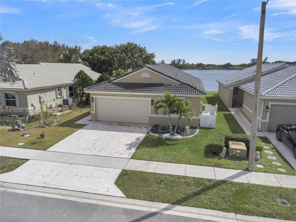 9900 S Grand Duke Cir, Tamarac, FL 33321