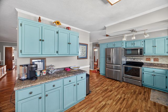 2895 Free State Rd, Gainesboro, TN 38562