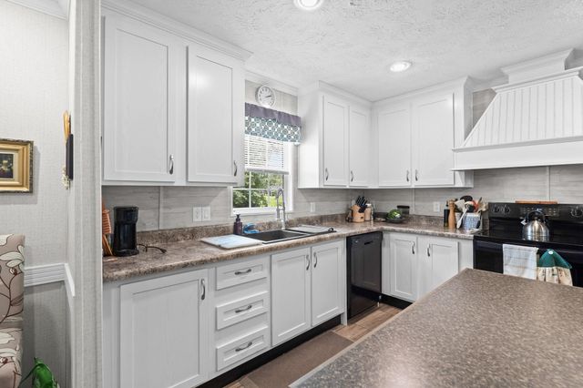 1105 Woodrow Ln., Loris, SC 29569