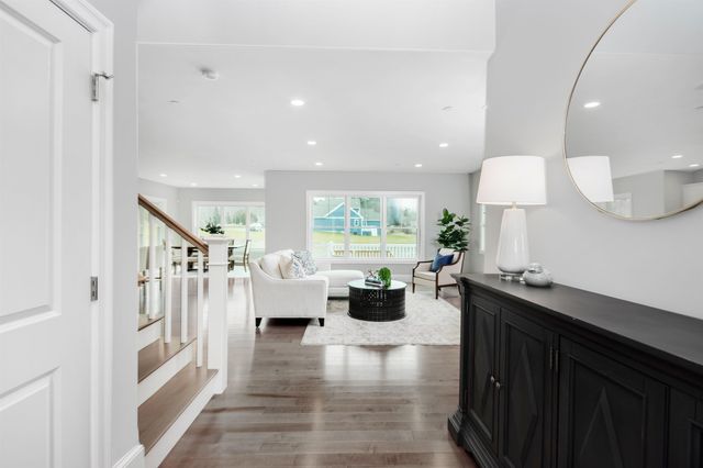 2 Barrington Way, Amherst, NH 03055