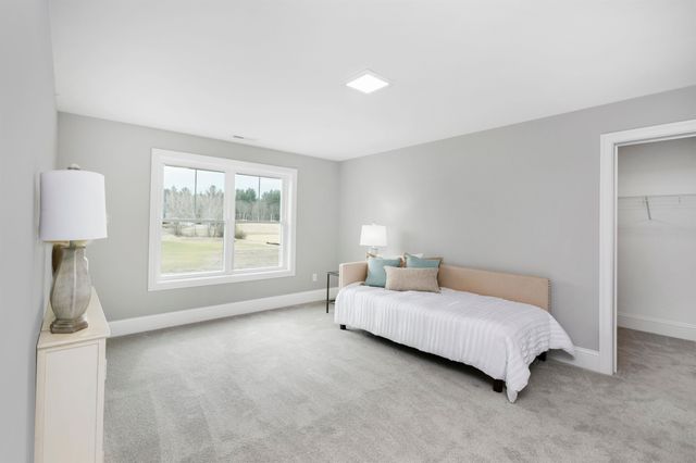 2 Barrington Way, Amherst, NH 03055