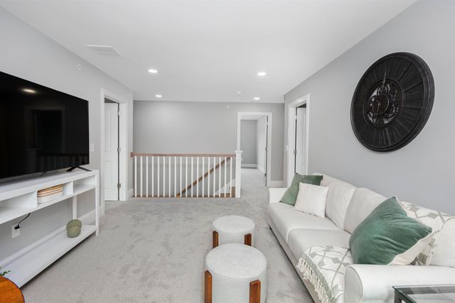 2 Barrington Way, Amherst, NH 03055