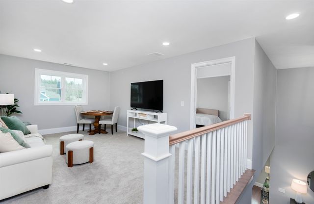 2 Barrington Way, Amherst, NH 03055