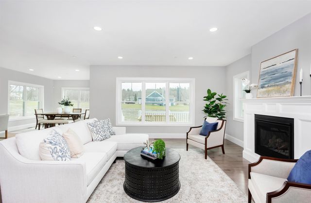 2 Barrington Way, Amherst, NH 03055