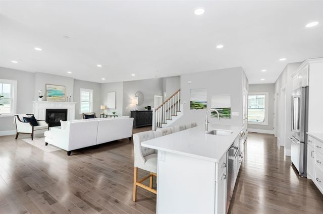 2 Barrington Way, Amherst, NH 03055