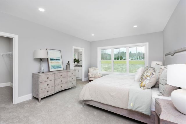 2 Barrington Way, Amherst, NH 03055