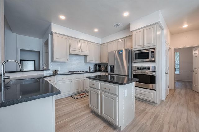 7130 Glenwood Drive, Sugar Land, TX 77479