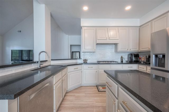 7130 Glenwood Drive, Sugar Land, TX 77479