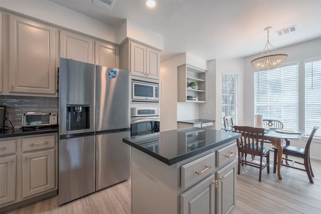 7130 Glenwood Drive, Sugar Land, TX 77479