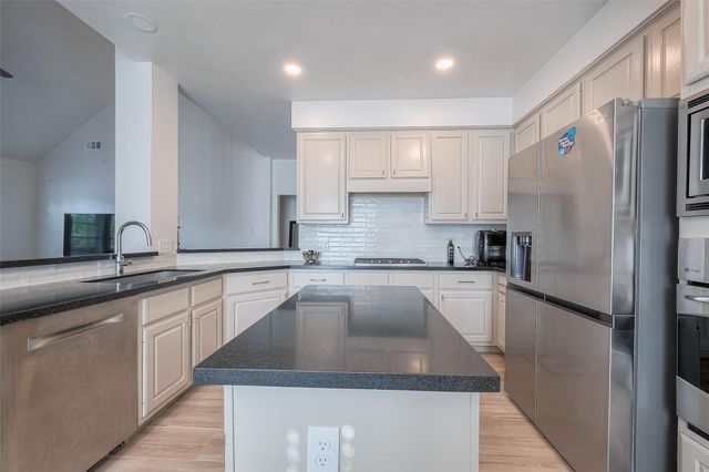 7130 Glenwood Drive, Sugar Land, TX 77479