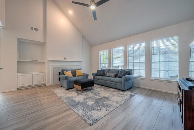 7130 Glenwood Drive, Sugar Land, TX 77479