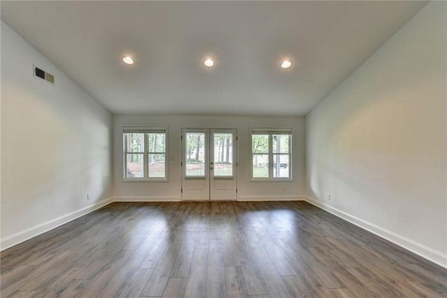 4243 N Arnold Mill Road, Woodstock, GA 30188