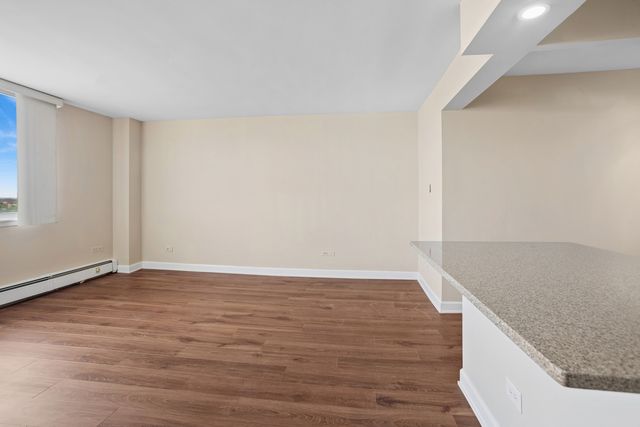 20 N Tower Road 9C, Oak Brook, IL 60523