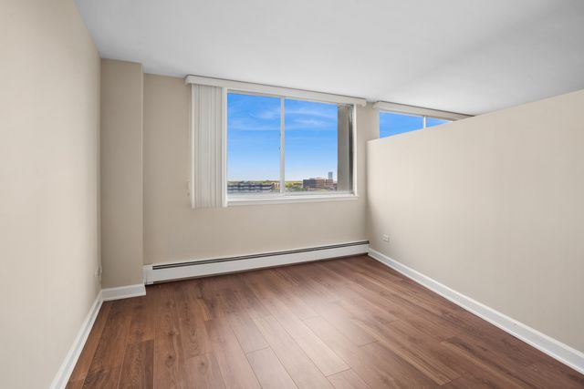20 N Tower Road 9C, Oak Brook, IL 60523