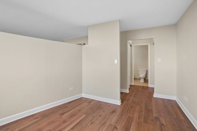 20 N Tower Road 9C, Oak Brook, IL 60523