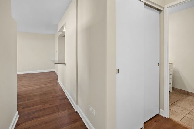 20 N Tower Road 9C, Oak Brook, IL 60523