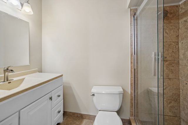 20 N Tower Road 9C, Oak Brook, IL 60523