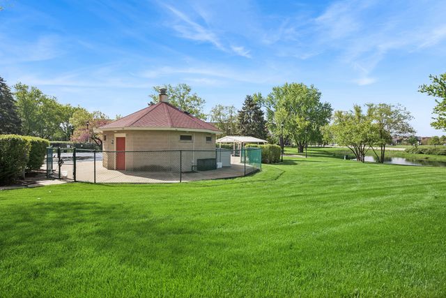 20 N Tower Road 9C, Oak Brook, IL 60523