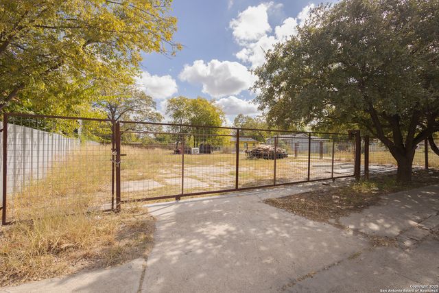 2314 Guadalupe, San Antonio, TX 78207