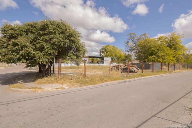 2314 Guadalupe, San Antonio, TX 78207