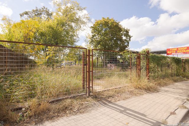 2314 Guadalupe, San Antonio, TX 78207