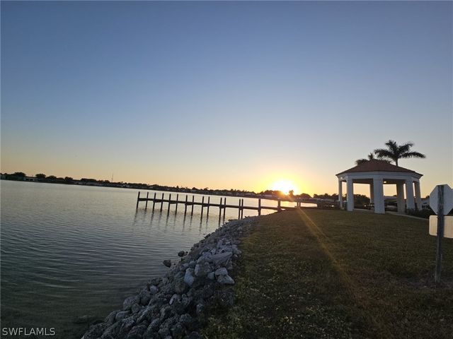 7768 Jewel LN 203, Naples, FL 34109