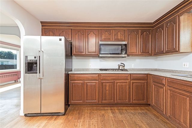 8 Somerset Road, Cranston, RI 02910