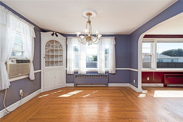8 Somerset Road, Cranston, RI 02910