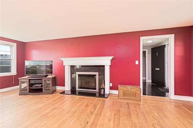 8 Somerset Road, Cranston, RI 02910