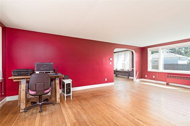 8 Somerset Road, Cranston, RI 02910