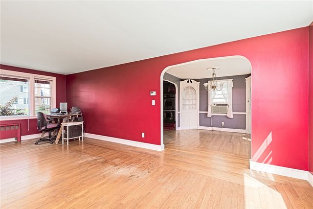 8 Somerset Road, Cranston, RI 02910