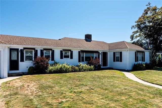 8 Somerset Road, Cranston, RI 02910