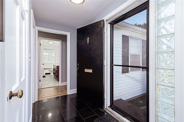 8 Somerset Road, Cranston, RI 02910