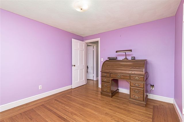 8 Somerset Road, Cranston, RI 02910