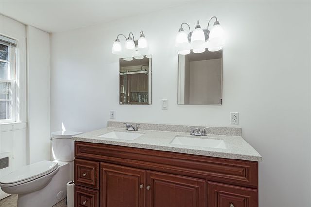 8 Somerset Road, Cranston, RI 02910