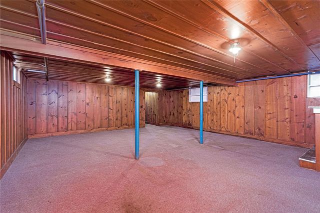8 Somerset Road, Cranston, RI 02910