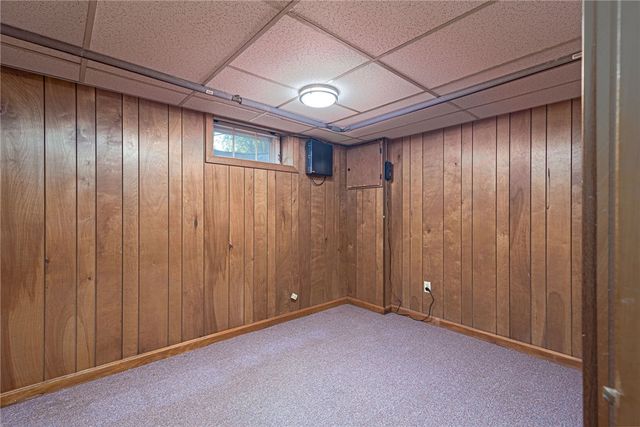 8 Somerset Road, Cranston, RI 02910