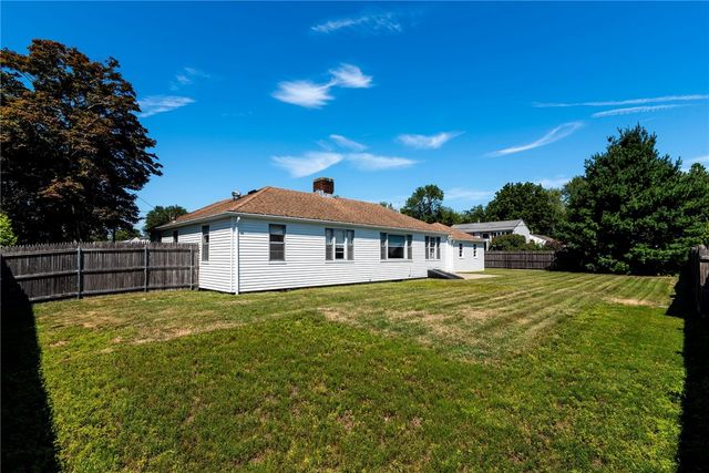 8 Somerset Road, Cranston, RI 02910